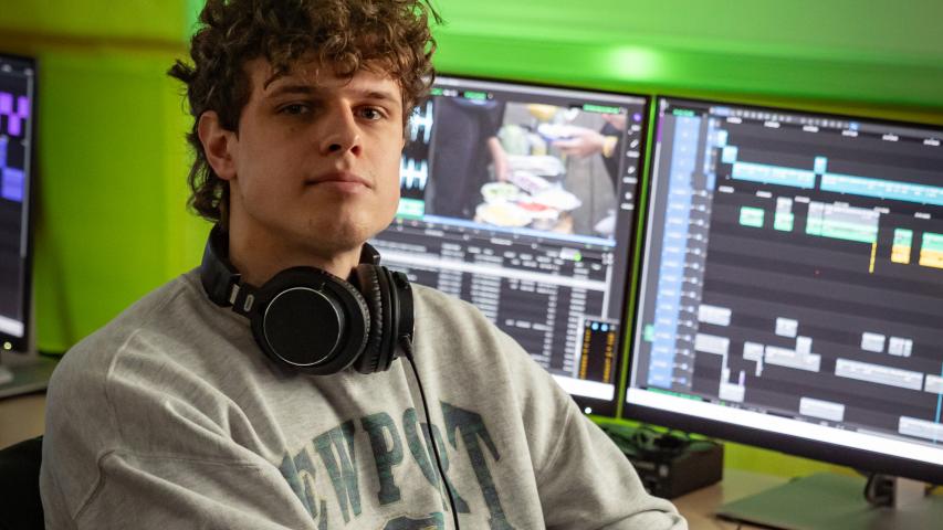Redigerare i postproduktionsstudion på Xenter Yrkeshögskola